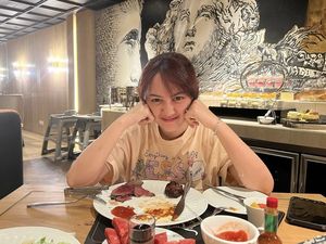 Momen Happy Asmara Cicip Steak hingga Makan Bareng Timnya