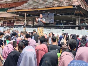 Gedung Pasar 16 Ilir Disegel, Pedagang Demo Tak Bisa Berjualan Gedung Pasar 16 Ilir Disegel, Pedagang Demo Tak Bisa Berjualan