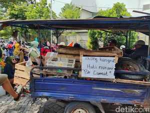 Pedagang Pasar Kutisari Selatan Surabaya Curhat Soal Satpol PP ke Camat Pedagang Pasar Kutisari Selatan Surabaya Curhat Soal Satpol PP ke Camat
