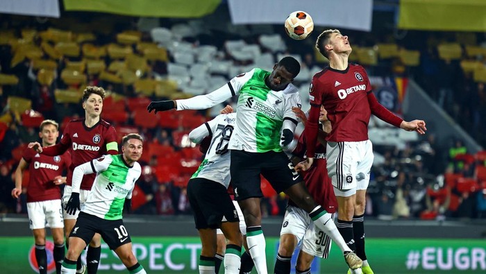 Pesta Gol Liverpool di Markas Sparta Praha Soccer Football - Europa League - Round of 16 - First Leg - Sparta Prague v Liverpool - epet ARENA, Prague, Czech Republic - March 7, 2024 Liverpool's Ibrahima Konate in action with Sparta Prague's Martin Vitik REUTERS/Lisi Niesner