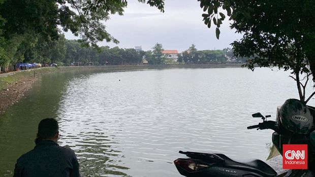 Plang Jalan KH Ahmad Suhaimi menggantikan nama Jalan Setu Babakan Timur, Jumat (1/3)