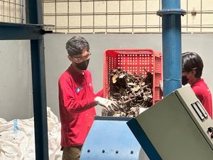 PLN Bantu Desa Tanjungsari Sulap Tumpukan Sampah Borobudur Jadi EBT