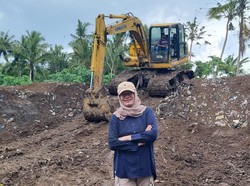 DLH Salurkan Bantuan 1.000 Tong Sampah dari PT BSI untuk Warga Banyuwangi