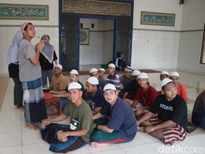 Menengok Ponpes Khusus Autis di Kudus, Cetak Lulusan Mandiri hingga Kuliah S2 Menengok Ponpes Khusus Autis di Kudus, Cetak Lulusan Mandiri hingga Kuliah S2