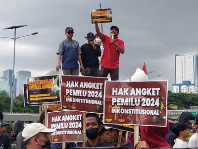 Potret Ratusan Massa Gelar Aksi Tolak Wacana Hak Angket Pemilu di DPR