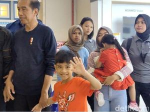 Jokowi Ajak Jan Ethes dan La Lembah Beli Mainan di Solo Paragon