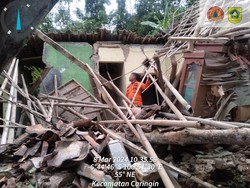 Rumah di Caringin Bogor Ambruk Akibat Hujan Deras, Penghuni Diungsikan