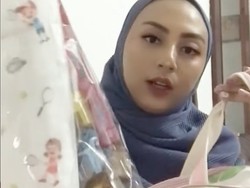 Intip Isi Souvenir Ultah Ameena Putri Aurel-Atta, Snack Hingga Perhiasan Emas
