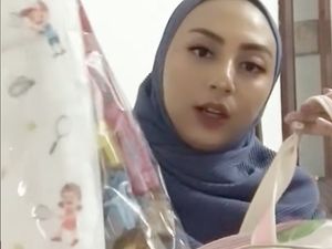 Intip Isi Souvenir Ultah Ameena Putri Aurel-Atta, Snack Hingga Perhiasan Emas Intip Isi Souvenir Ultah Ameena Putri Aurel-Atta, Snack Hingga Perhiasan Emas