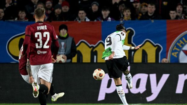 PRAGUE, CZECH REPUBLIC - MARCH 07: (THE SUN OUT, THE SUN ON SUNDAY OUT) Darwin Nunez of Liverpool scores Liverpool's third goal during the UEFA Europa League 2023/24 round of 16 first leg match between AC Sparta Praha and Liverpool FC at Letna Stadium on March 07, 2024 in Prague, Czech Republic. (Photo by Nick Taylor/Liverpool FC/Liverpool FC via Getty Images)