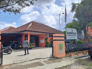2 Kali Mangkir, Komisioner KPU Wonogiri Akhirnya Hadiri Panggilan Bawaslu 2 Kali Mangkir, Komisioner KPU Wonogiri Akhirnya Hadiri Panggilan Bawaslu
