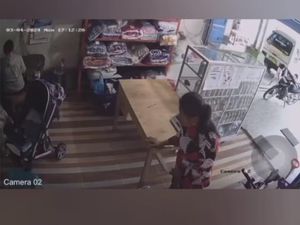 Viral Wanita di Taput Diduga Peras Warga Sambil Bawa Sajam