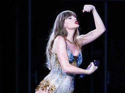 Taylor Swift Goda Penggemar Lewat Vinyl Album The Tortured Poets Department