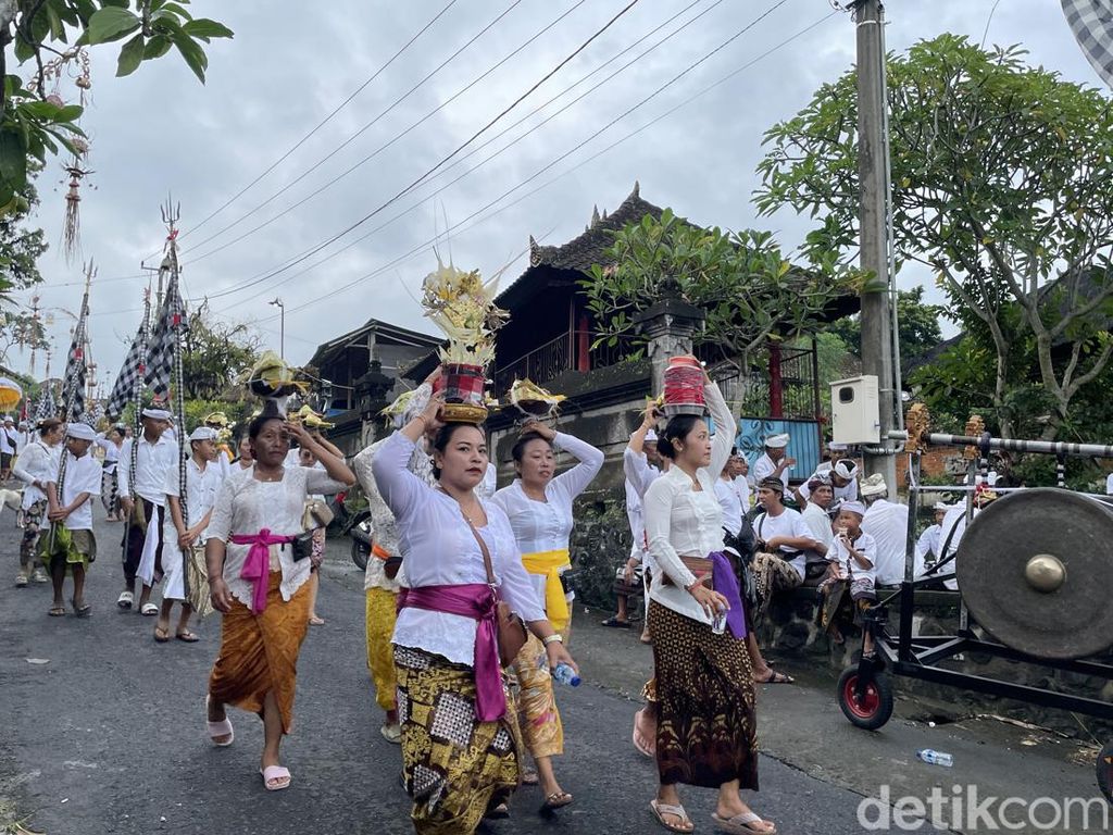 Berlangsung 4 Hari, Simak Rangkaian Tradisi Ngerebeg di Desa Sangketan