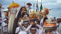 Intip Prosesi Melasti Menjelang Nyepi di Bali