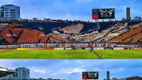 Tak hanya selebrasi pemain, karya Toriyama juga menginsipirasi para suporter melakukan koregrafi. Suporter klub Maroko Wydad Casablanca membuat koreografi wajah Goku di tribune selatan saat melawan Samba FC di Liga Champions Afrika musim ini. (Foto: Twitter.com)