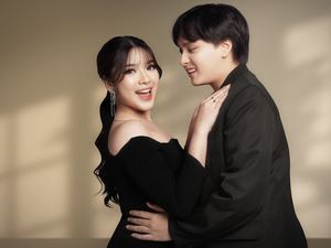 Arsy Widianto dan Tiara Andini Lengkapi Kisah Cinta dalam EP ArTi Semestinya Cinta Arsy Widianto dan Tiara Andini Lengkapi Kisah Cinta dalam EP ArTi Semestinya Cinta