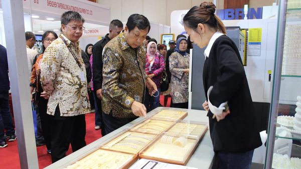 Berburu Perhiasan di Jakarta International Jewellery Fair 2024