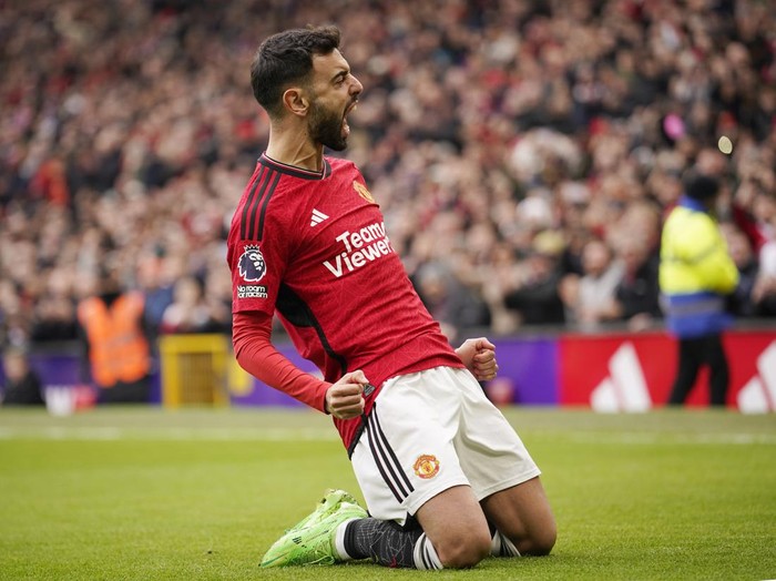 Manchester Uniteds Bruno Fernandes, celebrates after scoring the opening goal with a penalty kick during an English Premier League soccer match between Manchester United and Everton at the Old Trafford stadium in Manchester, England, Saturday, March 9, 2024. (AP Photo/Dave Thompson)