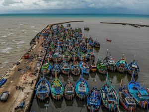 Cuaca Buruk, Nelayan di Pantura Tuban Tidak Melaut Cuaca Buruk, Nelayan di Pantura Tuban Tidak Melaut
