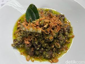 Bikin Sambal Daging Cabai Hijau yang Gurih Pedas, Ikuti 5 Tips Ini!