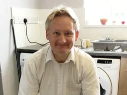 Pria Koleksi Ribuan Bungkus Keripik Kosong, Ada Kisah Sedih di Baliknya