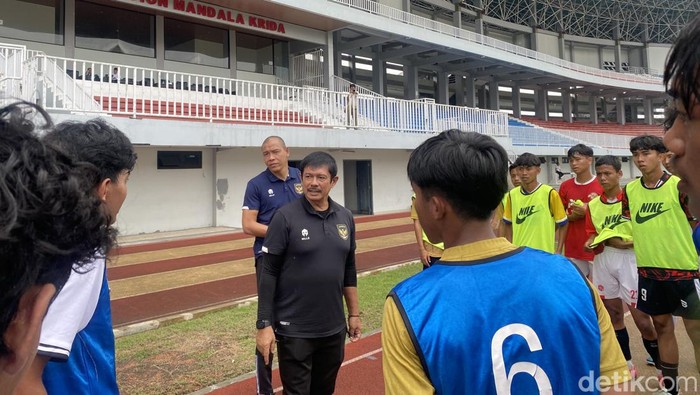 Indra Sjafri pantau seleksi Timnas Indonesia U17 dan U20 di Stadion Mandala Krida, Jogja, Sabtu (9/3/2024).