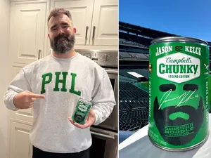 Unik! Rayakan Pensiunnya, Wajah Atlet Ini Dicetak di Kaleng Sup