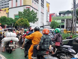 Lalin Sekitar Pasar Tanah Abang Macet Sore Ini
