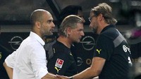 Guardiola yang masih melatih Bayern Munich berhadapan dengan Klopp yang menukangi Borussia Dortmund di Piala Super DFL, Juli 2013. Foto: Corbis via Getty Images/sampics