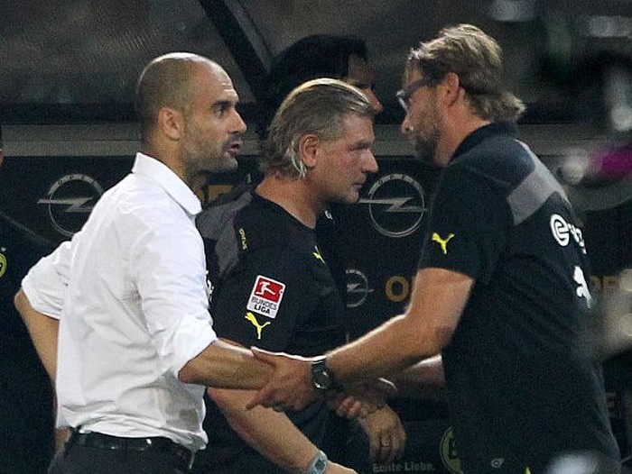 Trainer Coach Pep Josep Guardiola FC Bayern München Munich gratuliert Trainer Jürgen Juergen Klopp Borussia Dortmund zum Sieg Supercup Fussball Borussia Dortmund BVB - FC Bayern München Saison 2013/ 2014 (Photo by sampics/Corbis via Getty Images)