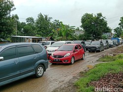 Lalin Poros Takalar Macet Parah Sore Ini, Antrean Kendaraan Mengular 4 Km