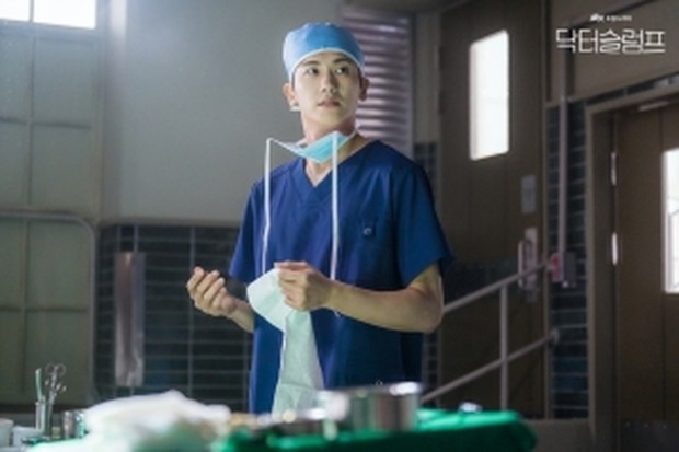 Park Hyung Sik di drama Doctor Slump /Foto: tv.jtbc.co.kr jtbc