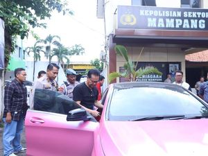 3 Kali Mercy Merah Curian Eks Sopir Pindah Tangan hingga Jadi Pink 3 Kali Mercy Merah Curian Eks Sopir Pindah Tangan hingga Jadi Pink