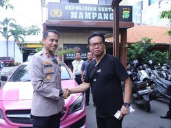 Mercy Curian di Jaksel Ganti Kulit di Bali: Dulu Merah Kini Pink