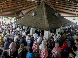 Teka-teki Lokasi Makam Sunan Bonang yang Masih Misterius Teka-teki Lokasi Makam Sunan Bonang yang Masih Misterius