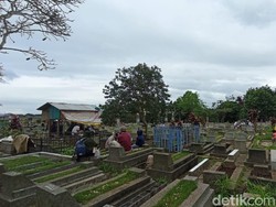 Jelang Ramadan, Peziarah Mulai Ramaikan Permakaman di Kota Bandung
