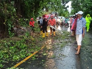 32 Kejadian Bencana di Buleleng Akibat Hujan, Satu Balita Luka 32 Kejadian Bencana di Buleleng Akibat Hujan, Satu Balita Luka