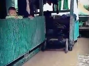 Banjir Terjang 7 Kecamatan di Pangkep, Warga Mengungsi ke Tempat Aman