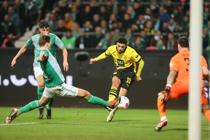 BREMEN, GERMANY - MARCH 9: Jadon Sancho of Borussia Dortmund scores the goal with this shot to make it 0:2 during the Bundesliga match between SV Werder Bremen and Borussia Dortmund at Wohninvest Weserstadion on March 9, 2024 in Bremen, Germany. (Photo by Marco Steinbrenner/DeFodi Images via Getty Images)