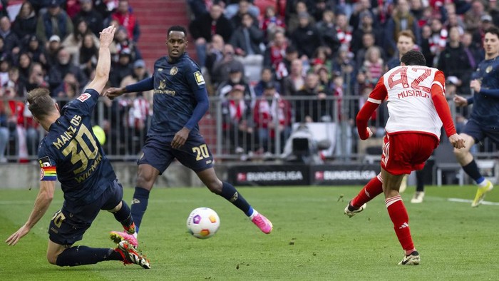 Munichs Jamal Musiala scores his sides fifth goal of the game, during the German Bundesliga soccer match between Bayern Munich and Mainz, at the Allianz Arena stadium, in Munich, Germany, Saturday, March 9, 2024. (Sven Hoppe/dpa via AP)