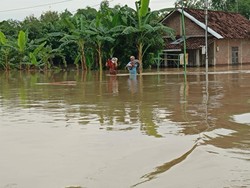 Puluhan Rumah di Sragen Terendam Banjir Luapan Anak Bengawan Solo