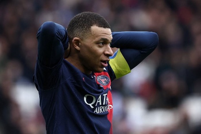 Kylian Mbappe Paris Saint-Germain's French forward #07 Kylian Mbappe reacts after he missed an opportunity to score during the French L1 football match between Paris Saint-Germain (PSG) and Stade de Reims at the Parc des Princes stadium in Paris on March 10, 2024. (Photo by FRANCK FIFE / AFP)