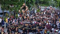 Meriahnya Pawai Ogoh-Ogoh di Kota Surabaya