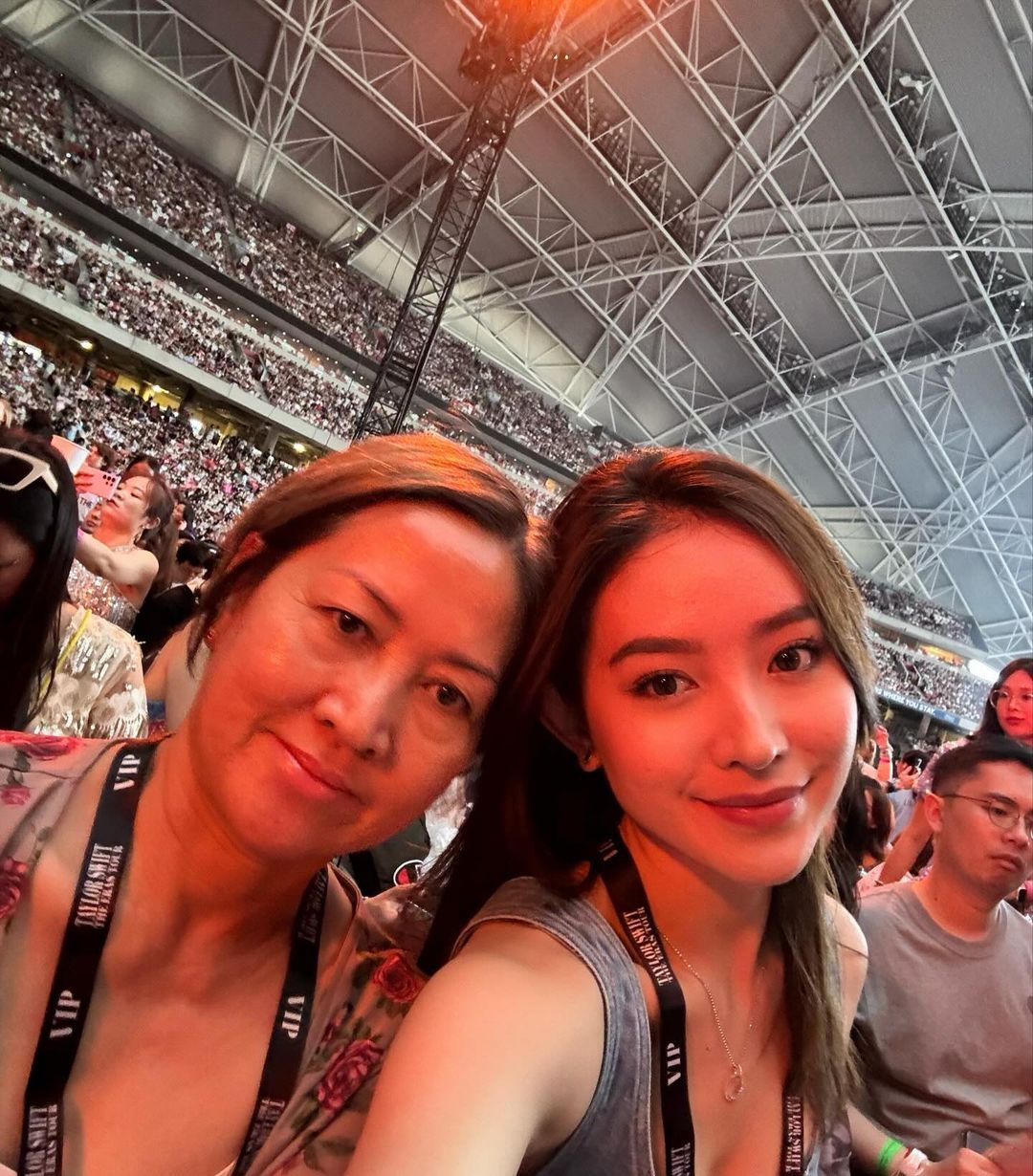 Natasha Wilona nonton konser Taylor Swift bareng sang ibunda