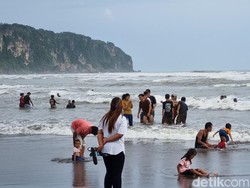 Tak Indahkan Imbauan, 3 Wisatawan Terseret Arus Palung Pantai Parangtritis