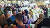 Pasar Tanah Abang Membludak