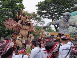 Semaraknya Pawai Ogoh-ogoh Jelang Nyepi di Blitar