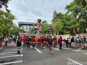 Pertama Kalinya Pawai Ogoh-Ogoh Digelar di Balai Kota Surabaya Pertama Kalinya Pawai Ogoh-Ogoh Digelar di Balai Kota Surabaya