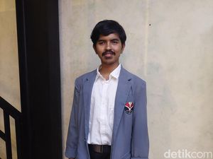 Semangat Ramdan Raih Pendidikan Tinggi Meski Mata Tak Sempurna